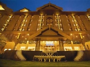 Khách sạn The Royale Chulan Hotel 