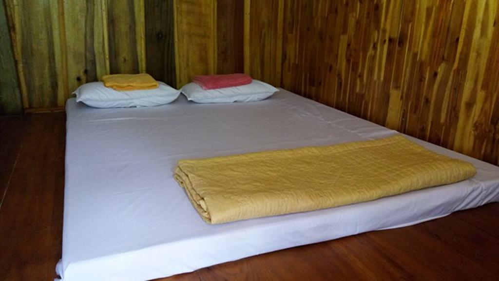 nhà nghỉ hồ ba bể