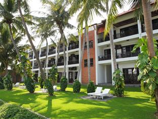 Khách sạn River Beach Resort